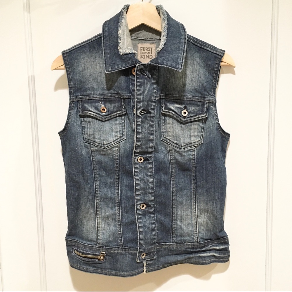 ⭐️ NWT LF Furst of a Kind Denim Vest L